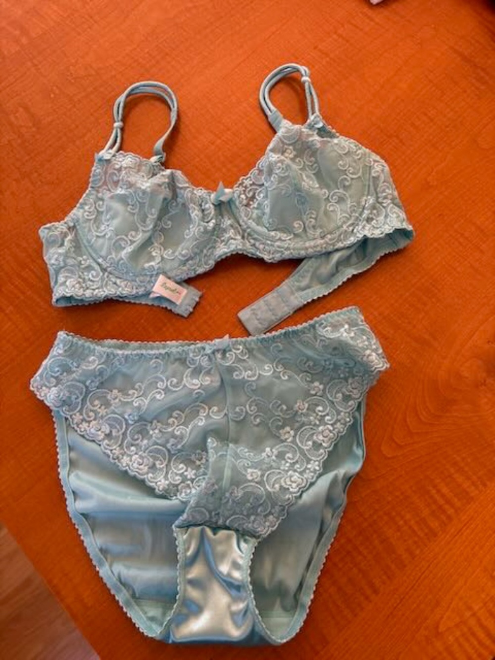 Lepel brand, made in Italy, size 36B bra and medium panty turquoise and lace